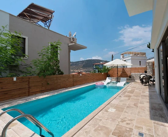 Kaş Kalkan'da Enfes Deniz Manzaralı, Özel Havuzlu, Merkezi Villa - 1
