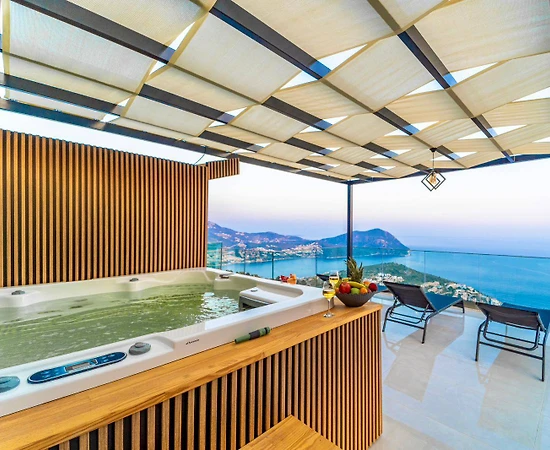 Kaş Kalkan'da Deniz Manzaralı, Modern Tasarımlı, Konforlu Villa - 1