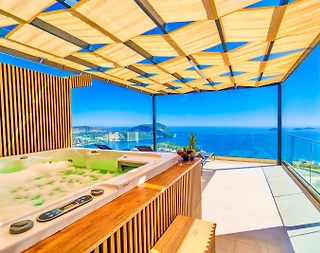 Kaş Kalkan'da Deniz Manzaralı, Modern Tasarımlı, Konforlu Villa - 1