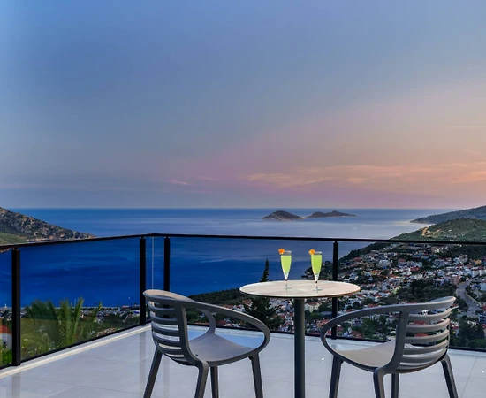 Kaş Kalkan'da Deniz Manzaralı, Özel Havuzlu, Jakuzili, Ferah Villa - 1