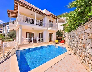 Kaş Kalkan'da Deniz Manzaralı, Özel Havuzlu, Kiralık Merkezi Villa - 1