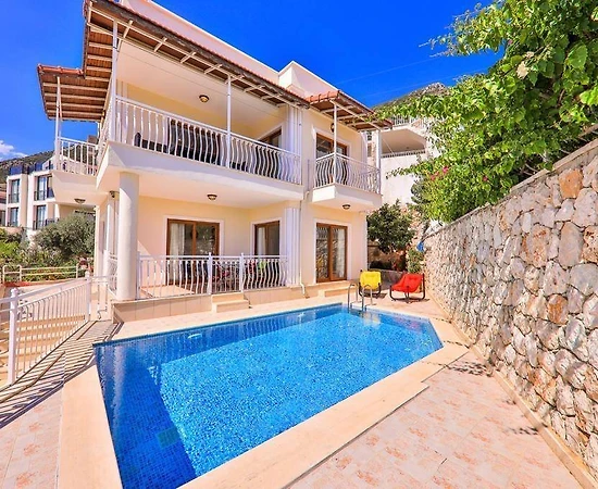 Kaş Kalkan'da Deniz Manzaralı, Özel Havuzlu, Kiralık Merkezi Villa - 1