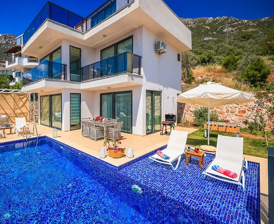 Kaş Kalkan'da Merkezi Konumda, Özel Havuzlu, Kiralık Villa - 1