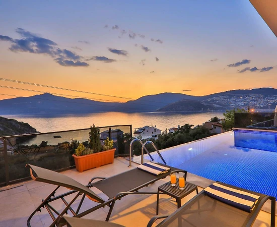 Kaş Kalkan'da Deniz Manzaralı, Sonsuzluk Havuzlu, Lüks Villa - 1