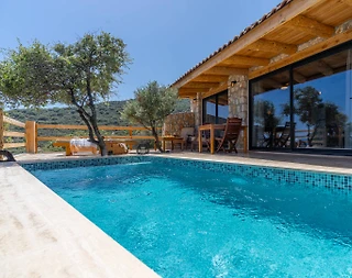 Kaş Kalkan'da Deniz Sıfır Konumda, Özel Havuzlu, Manzaralı Villa - 1