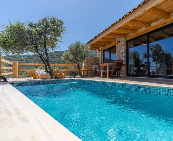 Kaş Kalkan'da Deniz Sıfır Konumda, Özel Havuzlu, Manzaralı Villa - 1