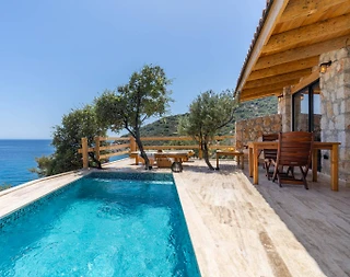 Kaş Kalkan'da Deniz Sıfır Konumda, Özel Havuzlu, Manzaralı Villa - 3