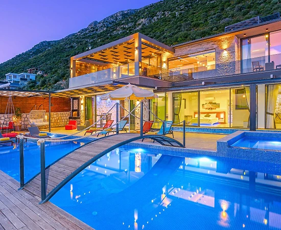 Kaş Bezirgan'da Deniz ve Doğa Manzaralı, Özel Havuzlu, Jakuzili Villa - 1