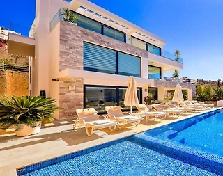 Kaş Kalkan'da Denize Sıfır Konumda, Özel Havuzlu, Görkemli Villa - 1