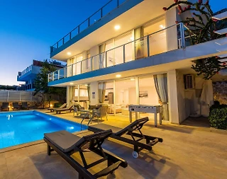 Kaş Kalkan'da Denize Yakın, Kalabalık Aileler İçin Uygun, Şık Villa - 1