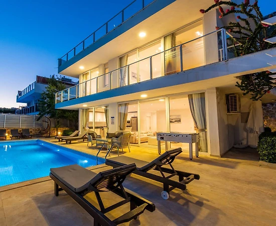 Kaş Kalkan'da Denize Yakın, Kalabalık Aileler İçin Uygun, Şık Villa - 1