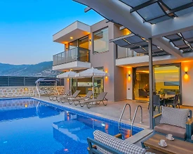Kaş Kalkan'da Doğa İle İç İçe, Özel Havuzlu, Kiralık Villa - 3