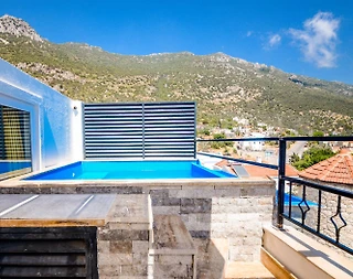 Kaş Kalkan'da Doğa Manzaralı, Özel Havuzlu, Konforlu Suit - 2