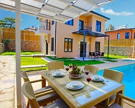 Kaş Gelemiş'te Elverişli Konumda, Özel Havuzlu, Bahçeli Villa - 3