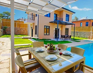 Kaş Gelemiş'te Elverişli Konumda, Özel Havuzlu, Bahçeli Villa - 3