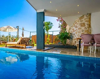 Kaş İslamlar'da Elverişli Konumda, Özel Havuzlu, Konforlu Villa - 1