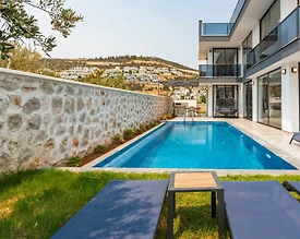 Kaş Kalkan'da Elverişli Konumda, Özel Havuzlu, Konforlu Villa - 2