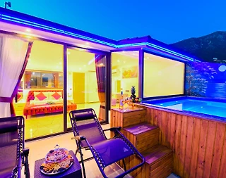 Kaş Kalkan'da Enfes Deniz Manzaralı, Jakuzili, 4 Kişilik, Kiralık Suit - 1