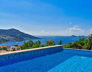 Kaş Kalkan'da Enfes Deniz Manzaralı, Özel Havuzlu, Konforlu Villa - 1