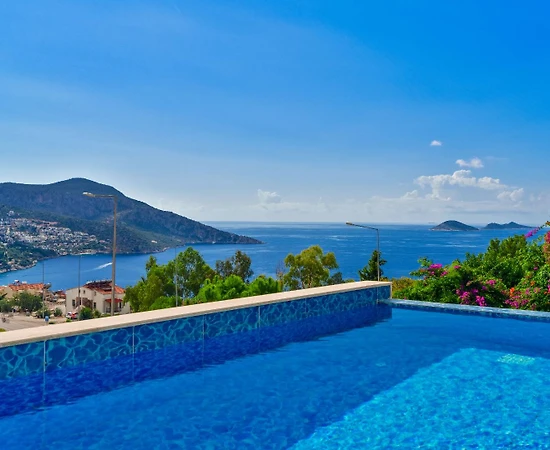 Kaş Kalkan'da Enfes Deniz Manzaralı, Özel Havuzlu, Konforlu Villa - 1