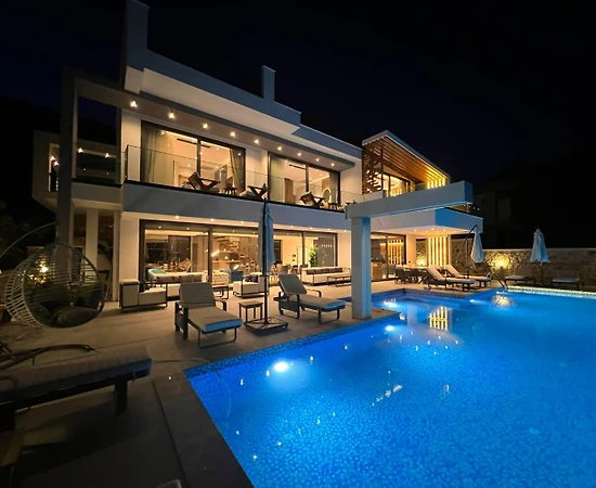 Kaş Kalkan'da Enfes Deniz Manzaralı, Isıtmalı Havuzlu, Kiralık Villa - 1