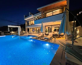 Kaş Kalkan'da Enfes Deniz Manzaralı, Isıtmalı Havuzlu, Kiralık Villa - 3