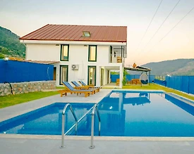 Kaş Sarıbelen'de Kalabalık Ailelere Uygun, Özel Havuzlu, Kiralık Villa - 2