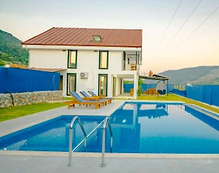 Kaş Sarıbelen'de Kalabalık Ailelere Uygun, Özel Havuzlu, Şık Villa - 2