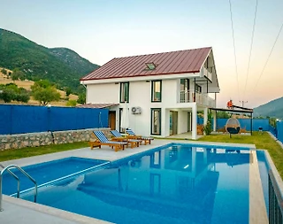 Kaş Sarıbelen'de Kalabalık Ailelere Uygun, Özel Havuzlu, Şık Villa - 3