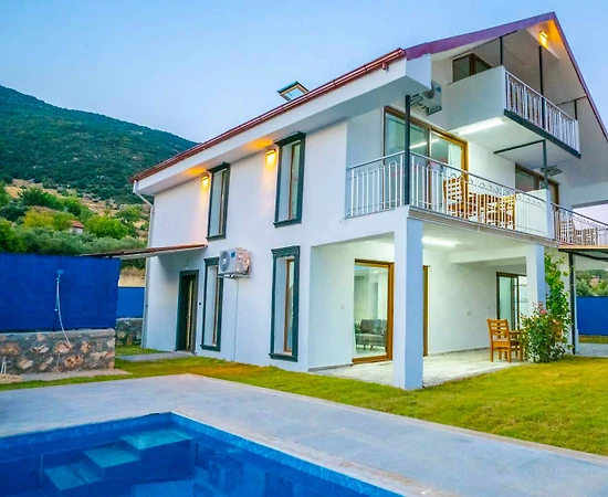 Kaş Sarıbelen'de Kalabalık Ailelere Uygun, Özel Havuzlu, Kiralık Villa - 1