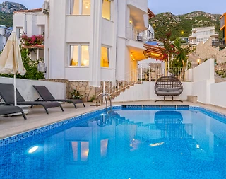 Kaş Kalkan'da Geniş Ailelere Uygun, Özel Havuzlu, Keyifli Villa - 1