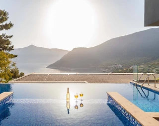 Kaş Kalkan'da Geniş Ailelere Uygun, Sonsuzluk Havuzlu, Modern Villa - 1