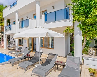 Kaş Kalkan'da Geniş Alanlara Sahip, Özel Havuzlu, Konforlu Villa - 1