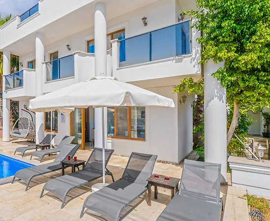 Kaş Kalkan'da Geniş Alanlara Sahip, Özel Havuzlu, Konforlu Villa - 1