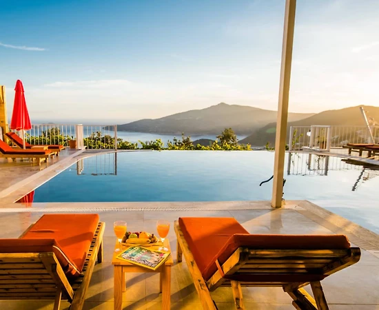 Kaş Kalkan'da Göz Alıcı Manzaralı, Özel Havuzlu, Geniş Villa - 1