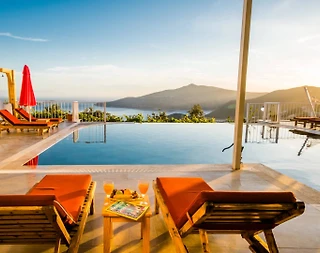 Kaş Kalkan'da Göz Alıcı Manzaralı, Özel Havuzlu, Geniş Villa - 1