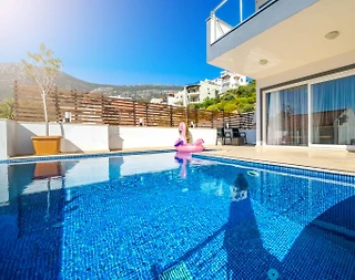 Kaş Kalkan'da Aile Gruplarına Uygun, Özel Havuzlu, Şık Villa - 2