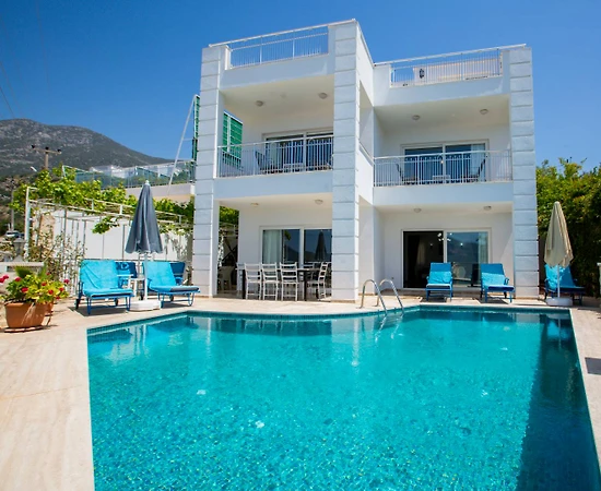 Kaş Kalkan'da Kalabalık Ailelere Uygun, Özel Havuzlu, Kiralık Merkezi Villa - 1