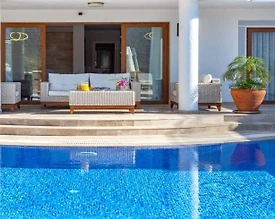 Kaş Kalkan'da Geniş Ailelere Uygun, Özel Havuzlu, Kiralık Villa - 2