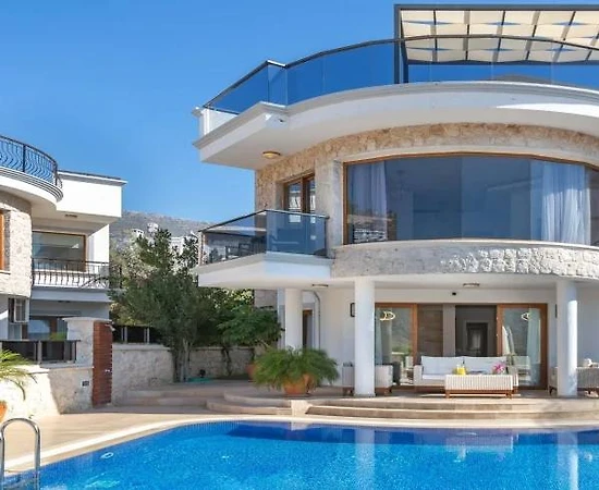 Kaş Kalkan'da Geniş Ailelere Uygun, Özel Havuzlu, Kiralık Villa - 1