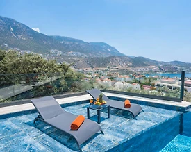Kaş Kalkan'da Merkeze Yakın, Açık ve Kapalı Havuzlu, Olanaklı Villa - 2
