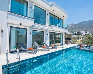 Kaş Kalkan'da Merkeze Yakın, Açık ve Kapalı Havuzlu, Olanaklı Villa - 3