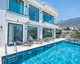 Kaş Kalkan'da Merkeze Yakın, Açık ve Kapalı Havuzlu, Olanaklı Villa - 3