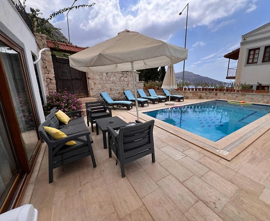 Kaş Kalkan'da Merkeze Yakın Konumda, Özel Havuzlu, 2+1 Villa - 1