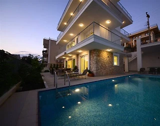 Kaş Kalkan'da Merkeze Yakın Konumda, Özel Havuzlu, Geniş Villa - 1