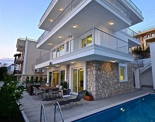 Kaş Kalkan'da Merkeze Yakın Konumda, Özel Havuzlu, Geniş Villa - 2