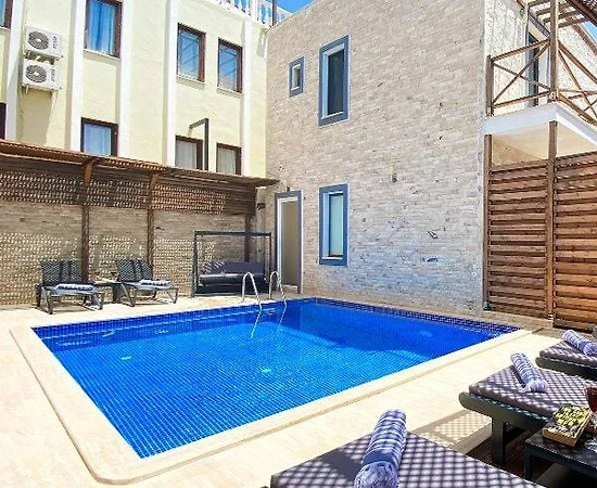 Kaş Kalkan'da Merkeze Yakın Konumda, Özel Havuzlu, Kiralık Villa - 1