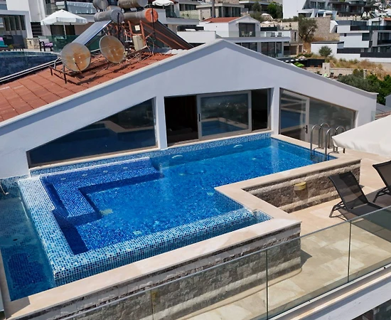 Kaş Kalkan'da Merkeze Yakın, Serinleme Havuzlu, Kiralık Villa - 1