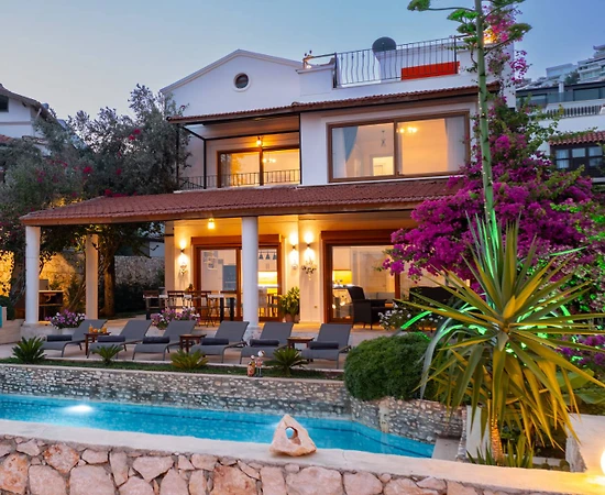 Kaş Kalkan'da Merkezi Konumda, Isıtmalı Özel Havuzlu, Tatil Villası - 1