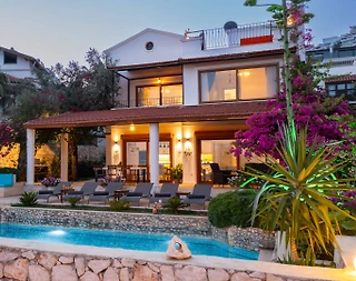 Kaş Kalkan'da Merkezi Konumda, Isıtmalı Özel Havuzlu, Tatil Villası - 1